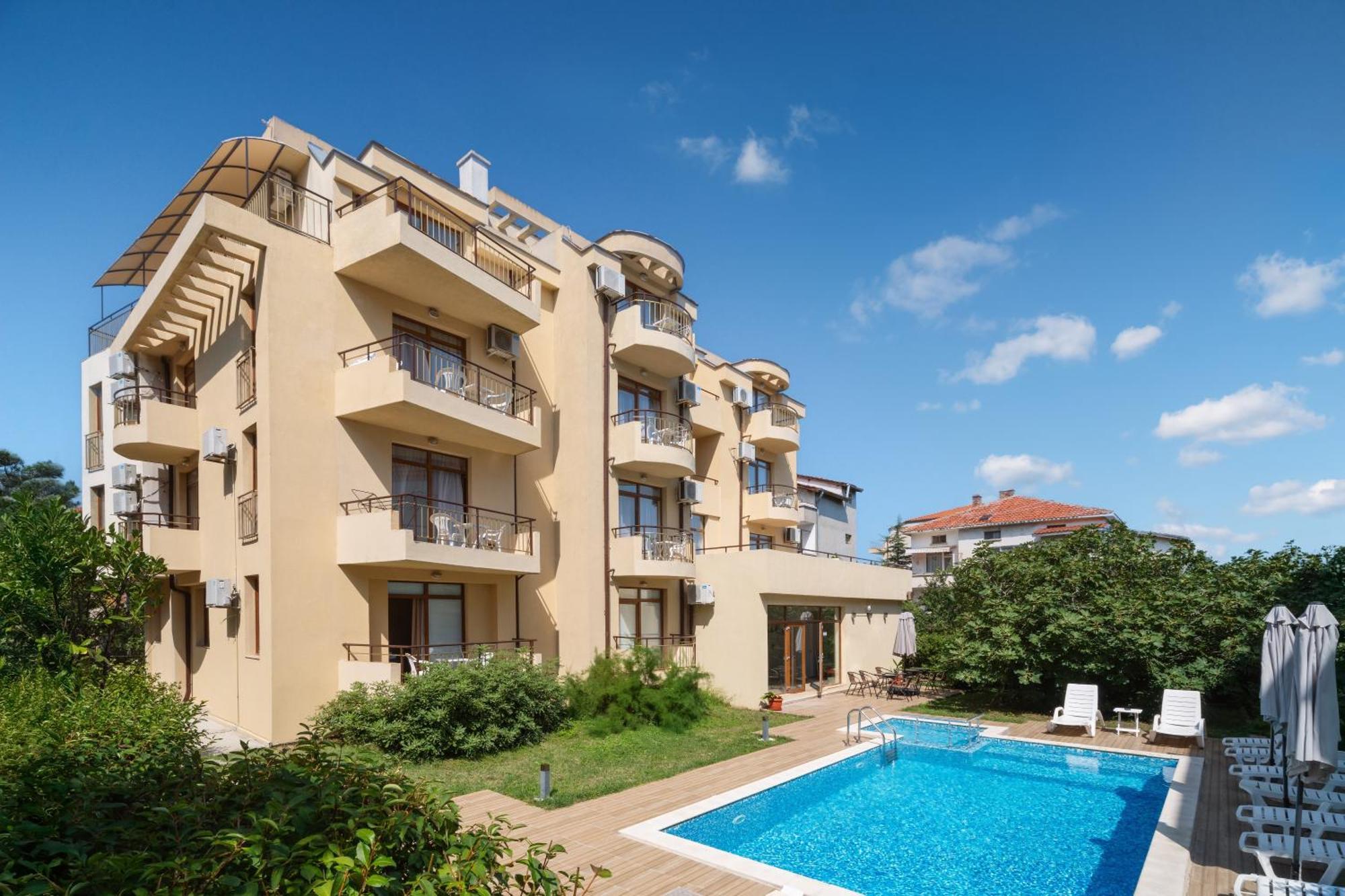 Hotel Milan Primorsko Exterior photo