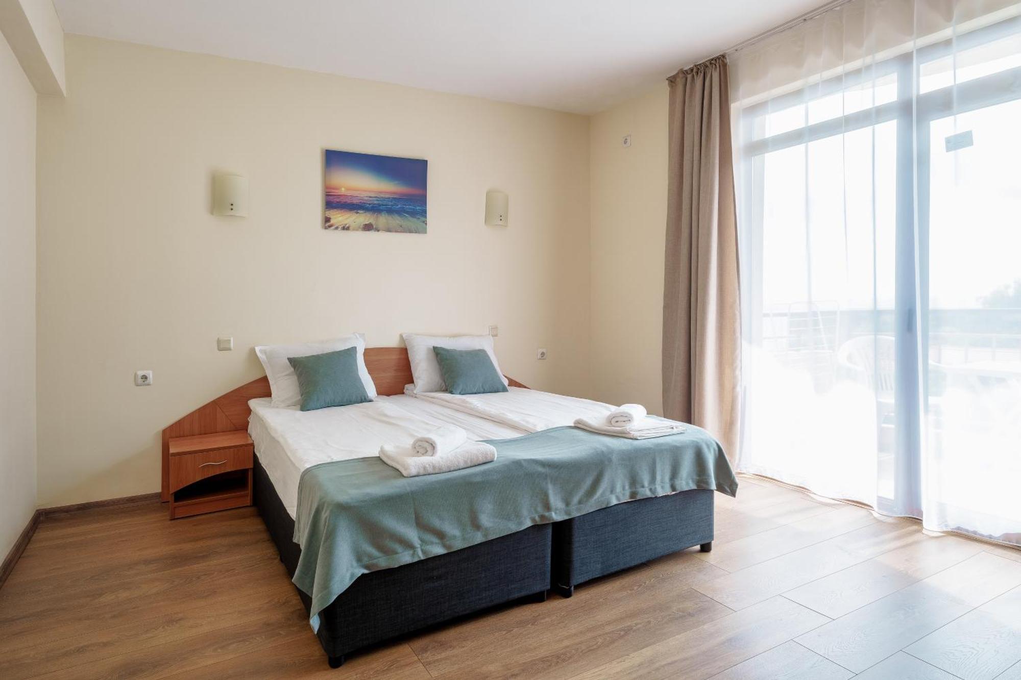 Hotel Milan Primorsko Exterior photo