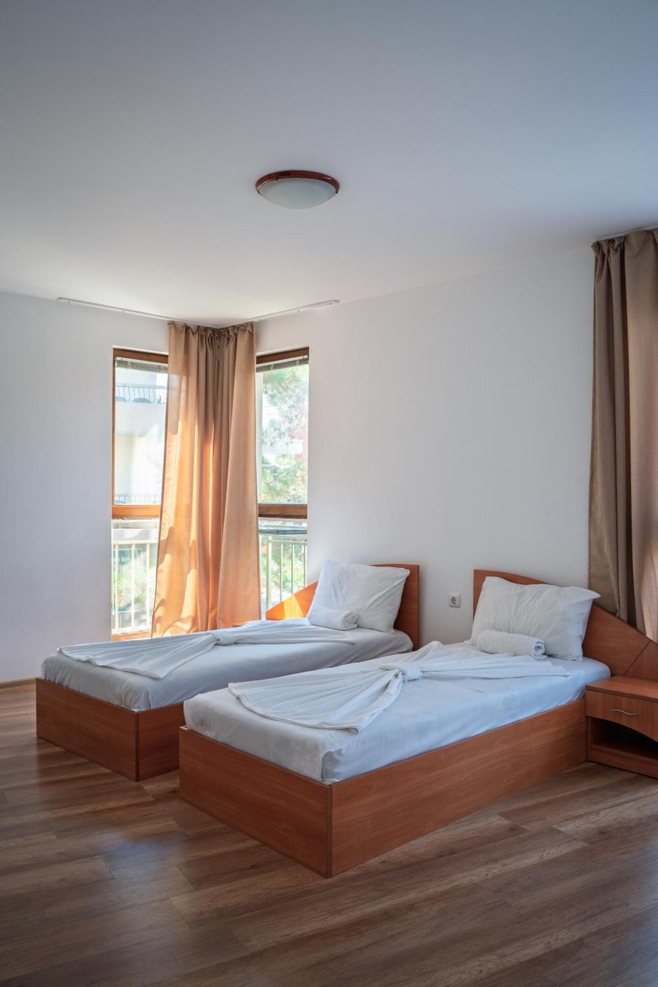 Hotel Milan Primorsko Exterior photo