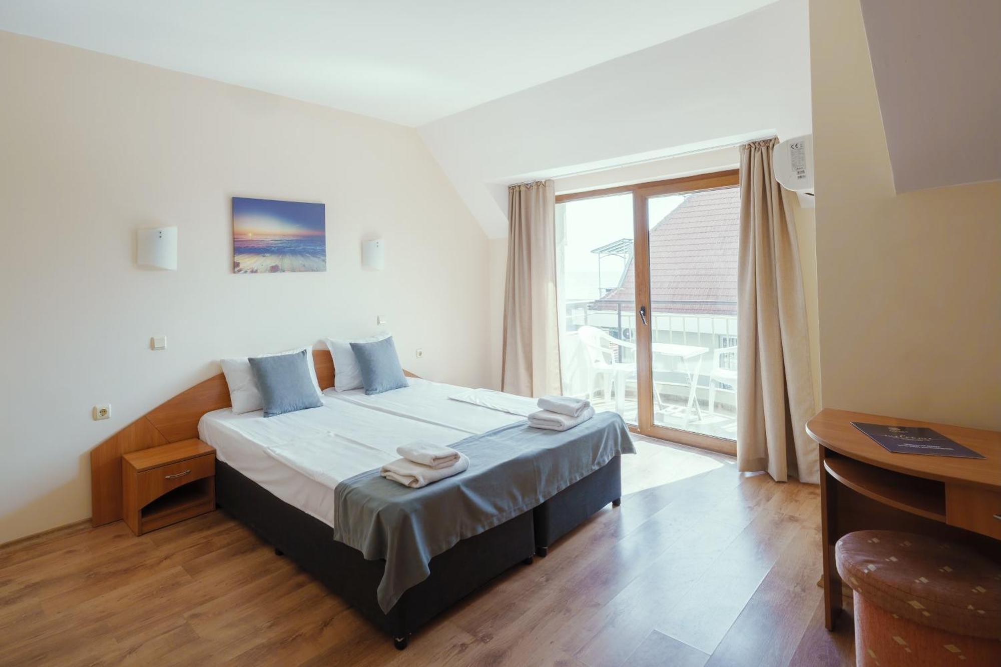 Hotel Milan Primorsko Exterior photo