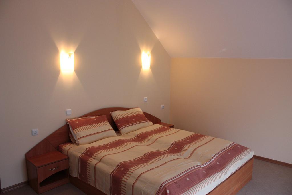 Hotel Milan Primorsko Exterior photo