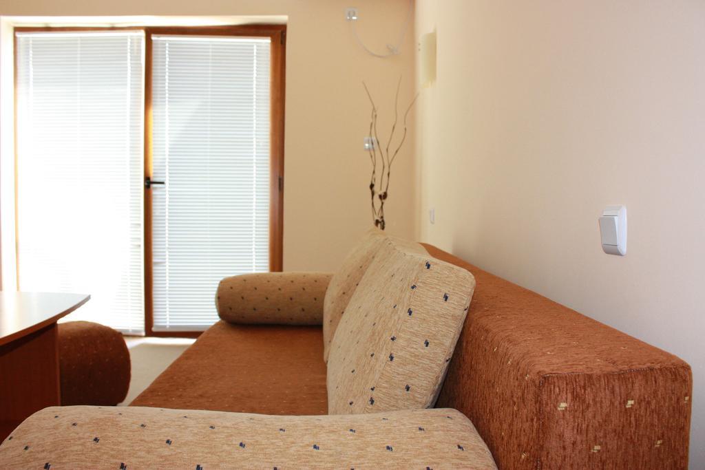 Hotel Milan Primorsko Exterior photo