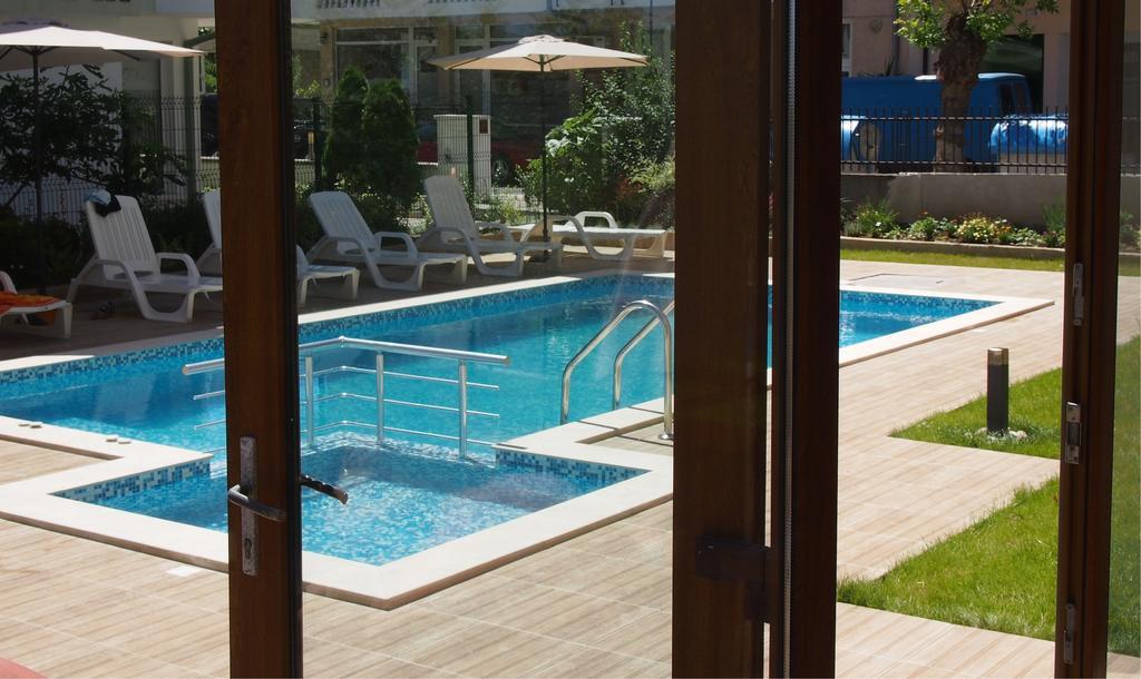 Hotel Milan Primorsko Exterior photo