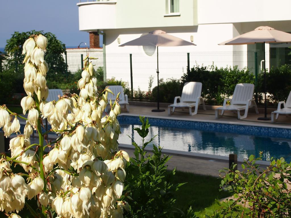 Hotel Milan Primorsko Exterior photo