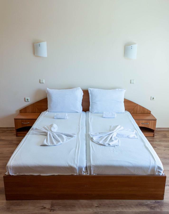 Hotel Milan Primorsko Exterior photo